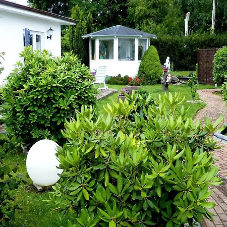 Ferienhaeuser Am Teich,