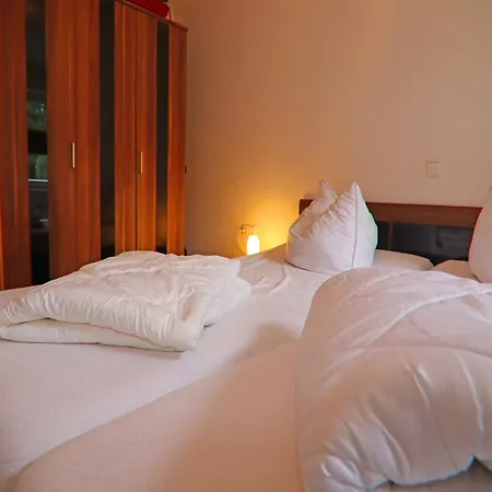 Ferienhaeuser Am Teich, *