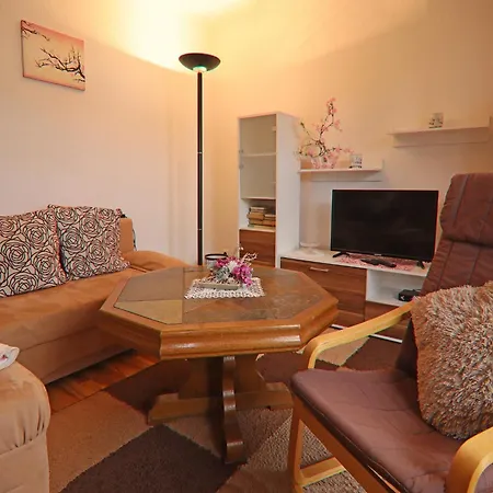 Holiday home Ferienhaeuser Am Teich In Zinnowitz